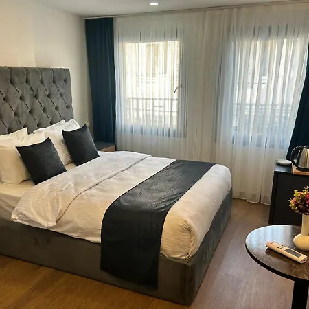 Taksim Istiklal Street Casavilla Hotel